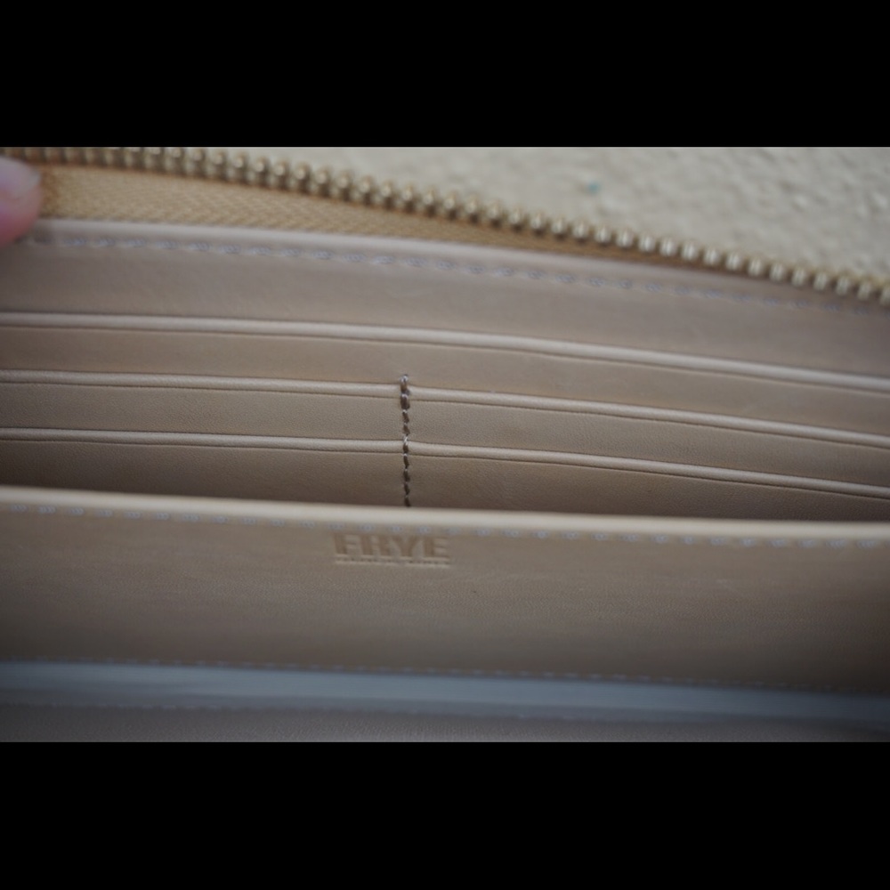 New FryeCampus Rivet Zip Leather Wallet - Picture 7 of 7